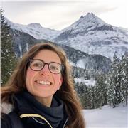 Ragazza giovane appassionata delle materie scientifiche e delle lingue straniere, con ottimo rapporto con i ragazzi